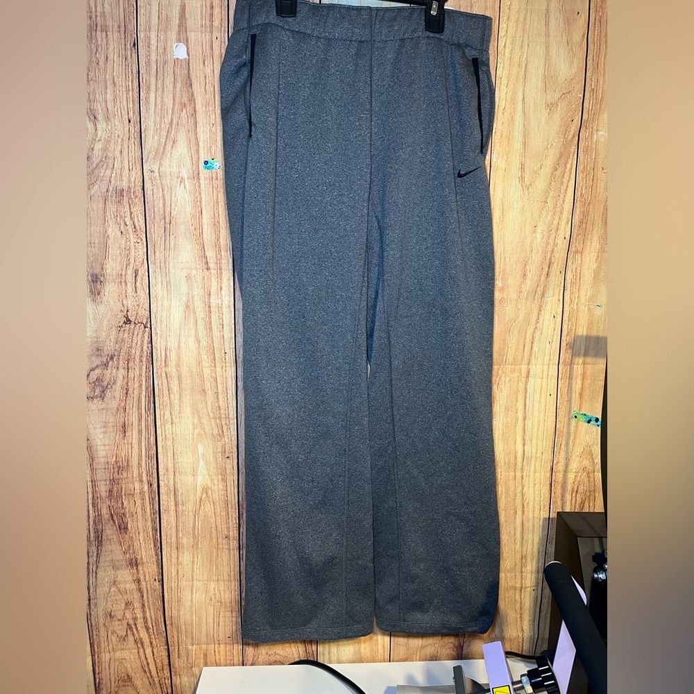 Nike Thermal Fit Size Medium Men’s Sweat Pants Gray